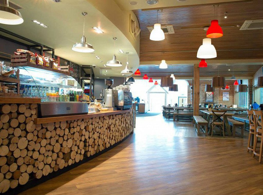 Snow Centre Bar area with wooden interior